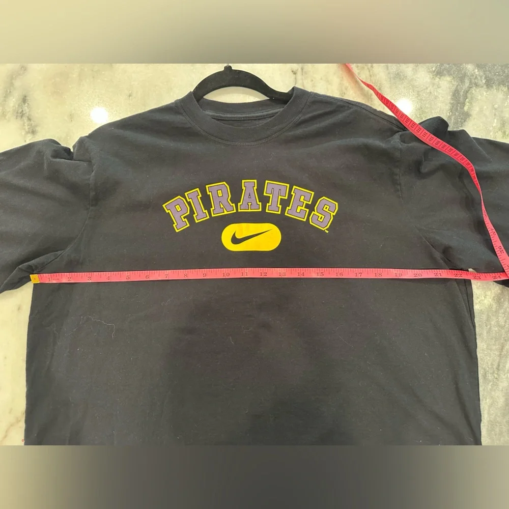 Nike Pirates‎ ECU Women's Size Medium Cropped Black T-Shirt Loose Fit Oversized